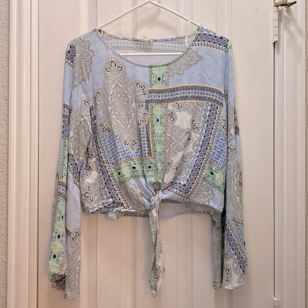 Altar’d State cropped top with bell sleeve Blue green pattern Small